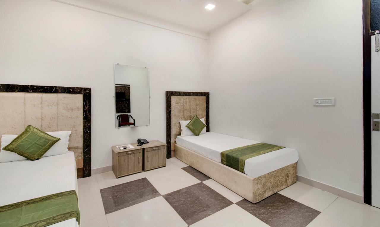 Itsy By Treebo - Royale Inn Meerut Buitenkant foto